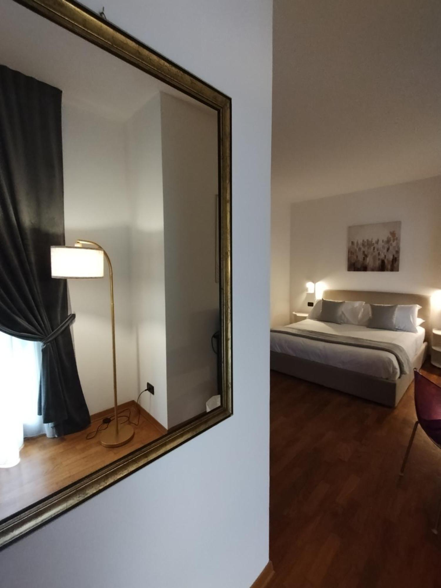 Palazzo Cusani Charming Rooms Vercelli Eksteriør bilde
