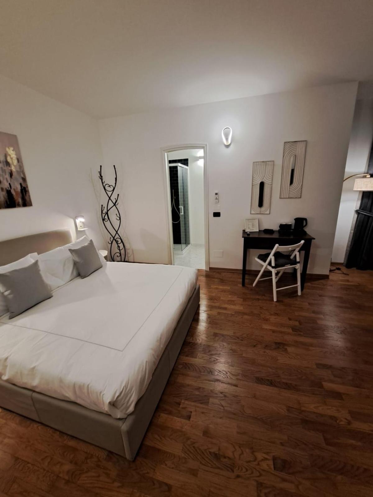 Palazzo Cusani Charming Rooms Vercelli Eksteriør bilde