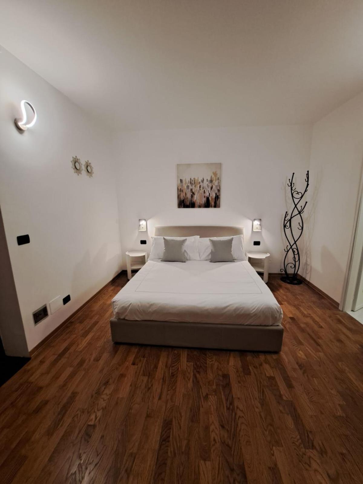 Palazzo Cusani Charming Rooms Vercelli Eksteriør bilde